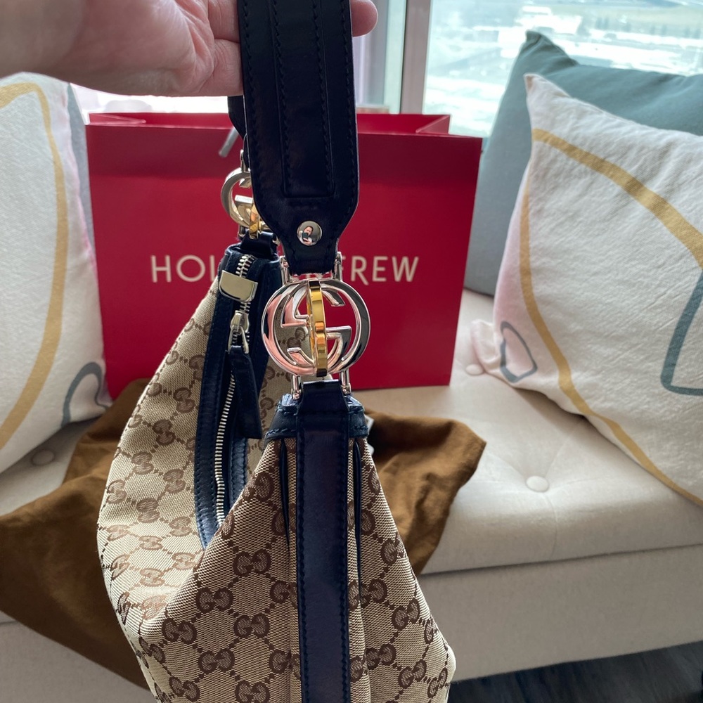 Gucci Hobo bag with dust bag and authenticity card bought in holt renfrew - Picture 3 of 10